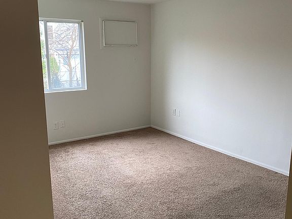 5th image of 126 Llewellyn Pl #1