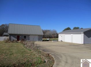 302 Salem Chapel Rd S, Benton, KY 42025