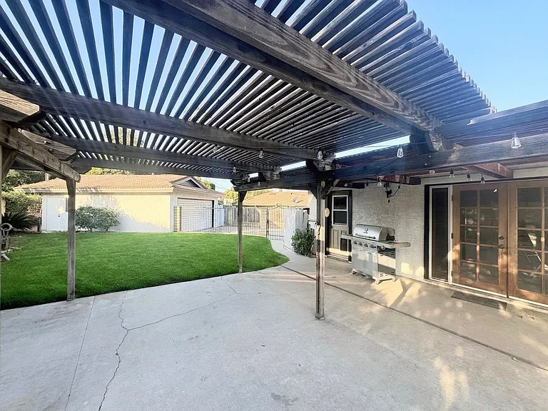 758 E Cypress Ave — Photo 20