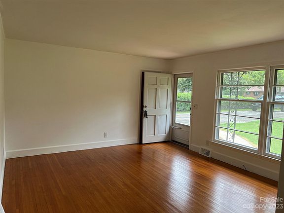 5th image of 749 Denning Pl