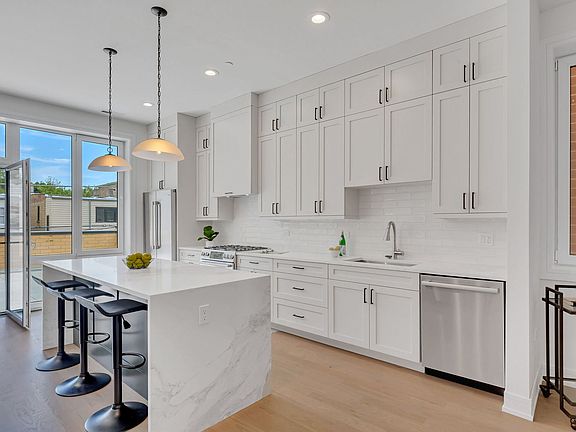 4th image of 4939 N Damen Ave #203