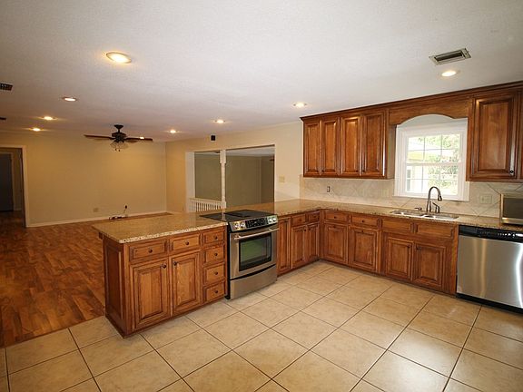 3rd image of 2315 N Sherwood Dr