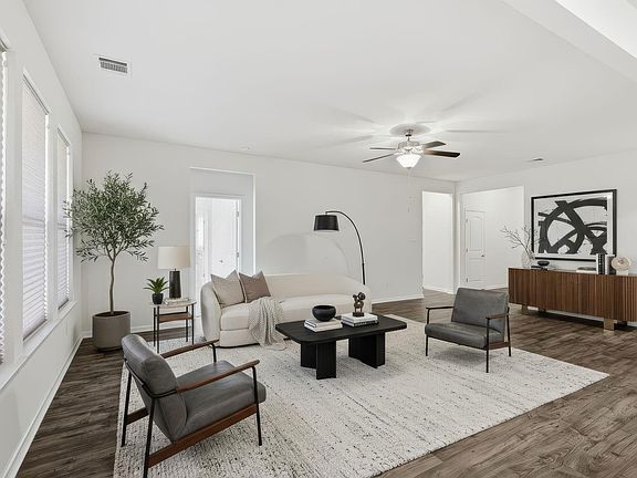 3rd image of 3136 Crest Ln