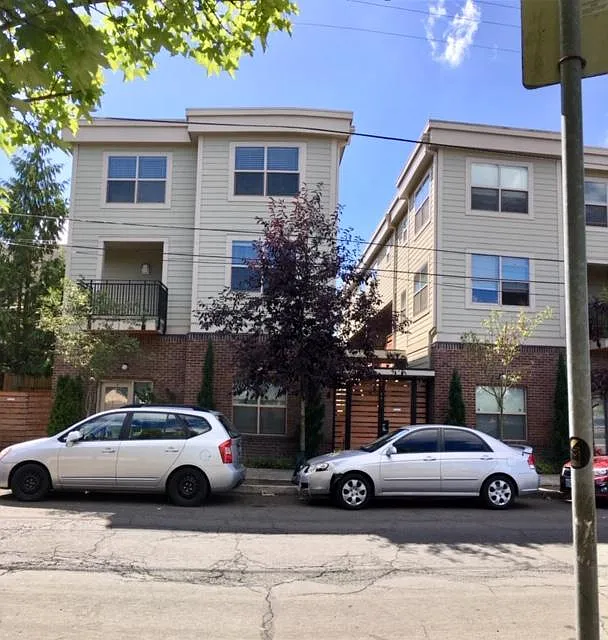 460 NE Simpson St
