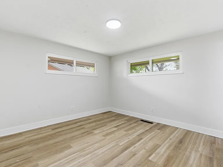 4731 Powell Rd — Photo 10