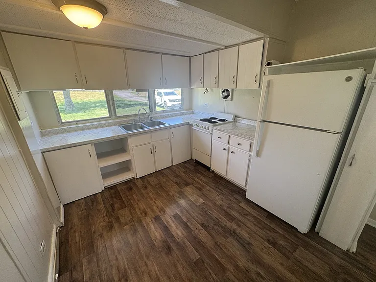 835 Bridge Ave #C — Photo 2