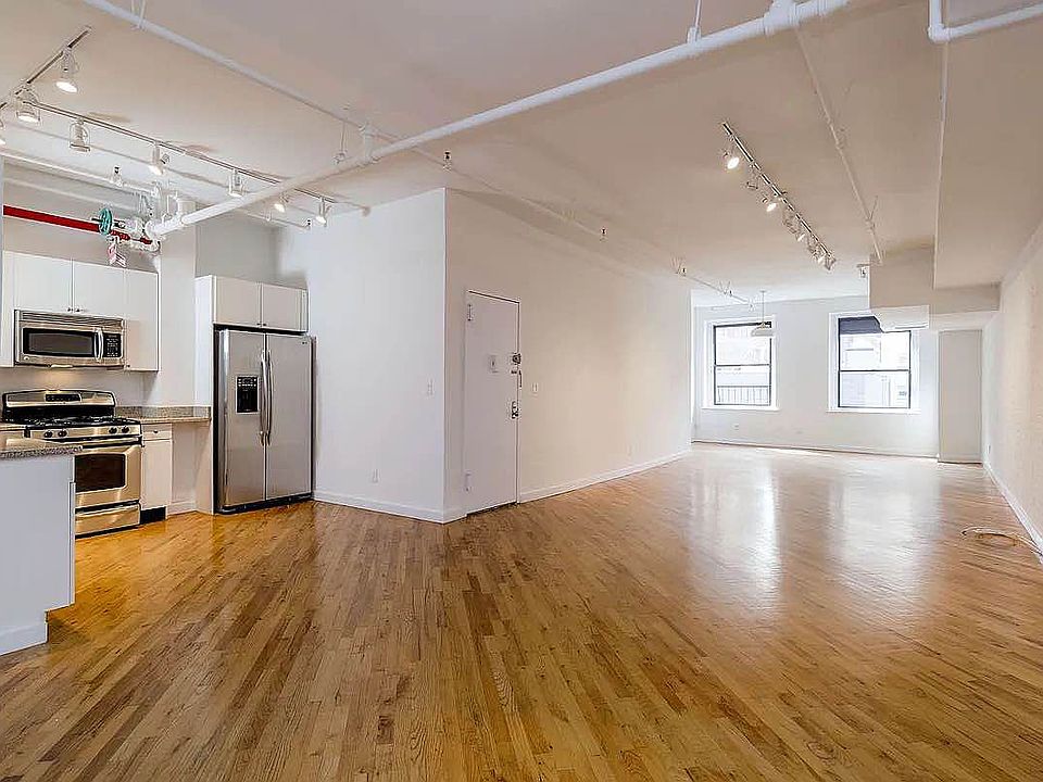1st image of 215 W 20th St