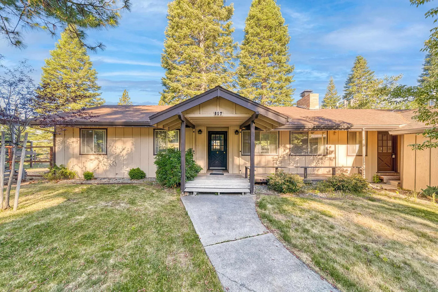 817 Lassen View Dr photo 1
