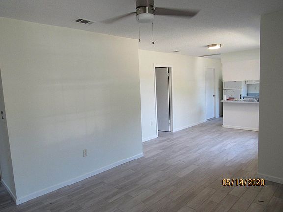 3rd image of 517 White Oak Ln
