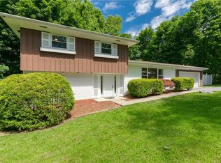 30 Merry Hill Rd, Poughkeepsie, NY 12603