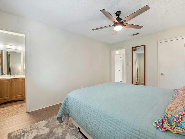 2523 E Stassney Ln — Photo 13
