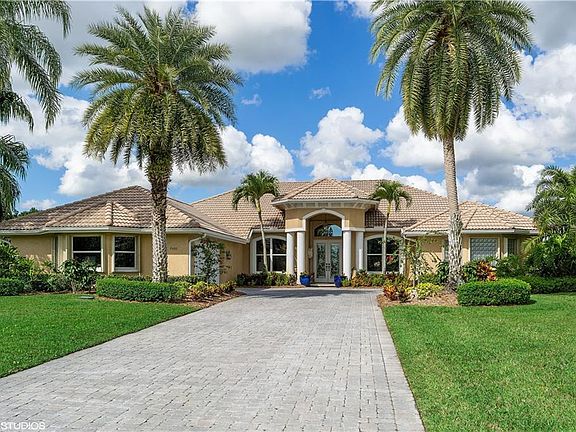 3rd image of 7992 Plantation Lakes Dr