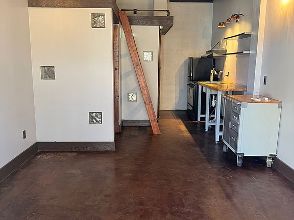 3rd image of 13010 Grandview Rd #4