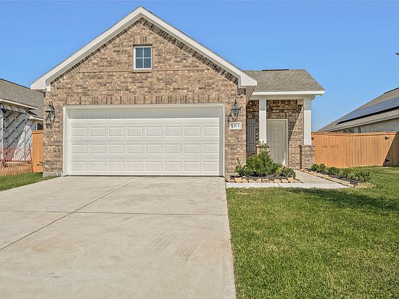 2nd image of 1313 Red Hills Dr