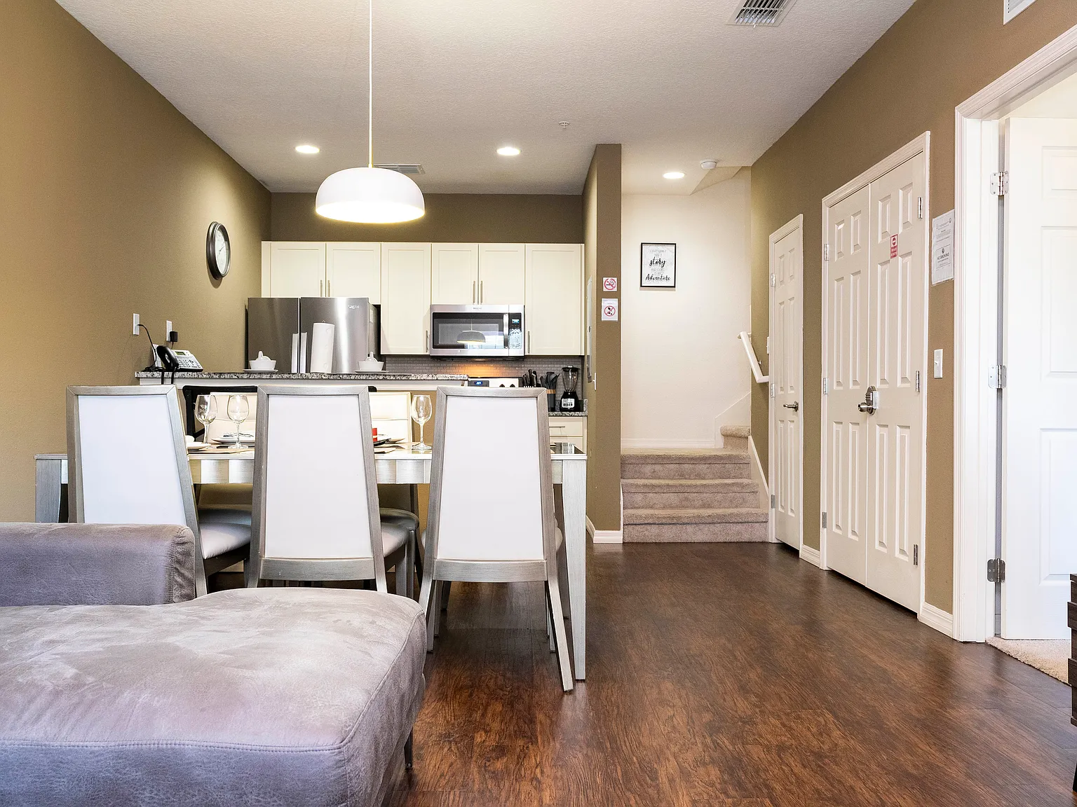 3 bed, 1300 sqft, $2,100 — Photo 3
