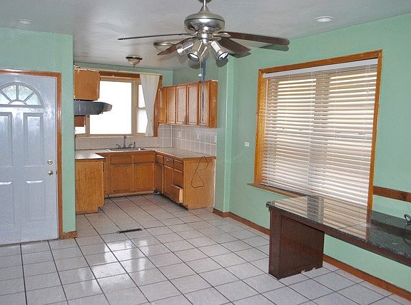 3rd image of 5235 S Sacramento Ave