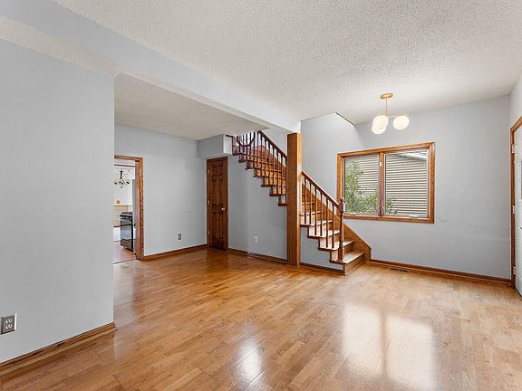 4th image of 1455 Kent St