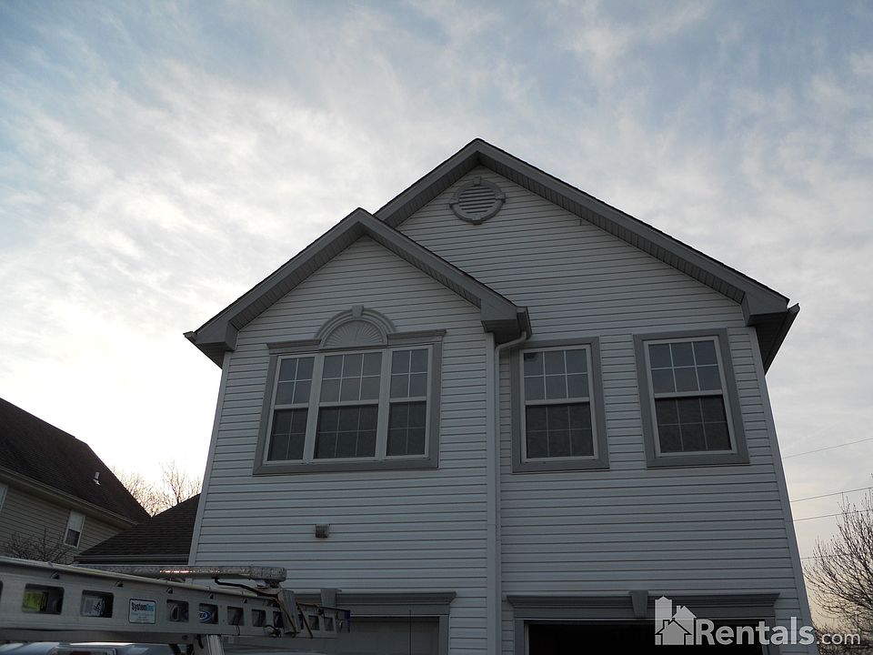 1st image of 32 Kelly Dr