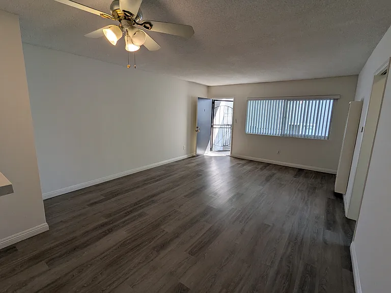 1009 E Grand Ave #1 — Photo 15