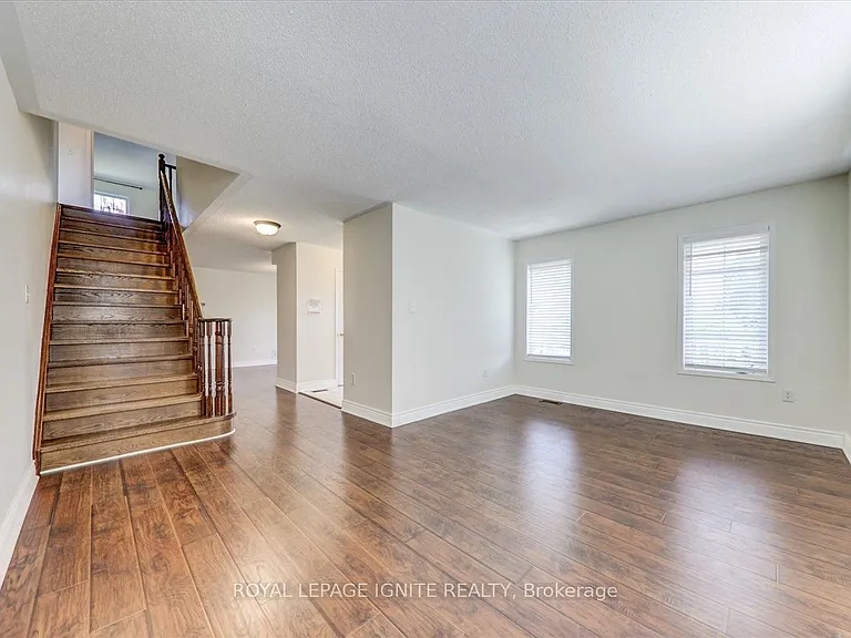 57 Armitage Cres — Photo 12