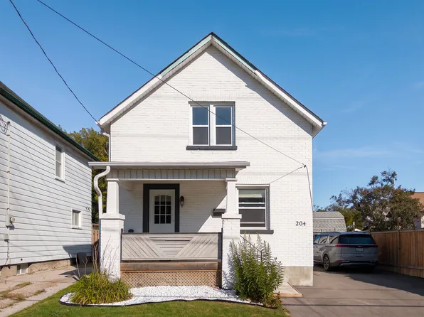 204 Gibb St, Oshawa, ON L1J 1Y7