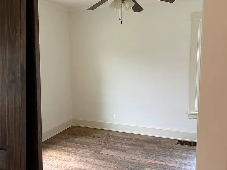 Flex space or 2nd bed on main level