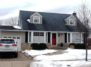 155 Birchwood Dr, New Hyde Park, NY 11040