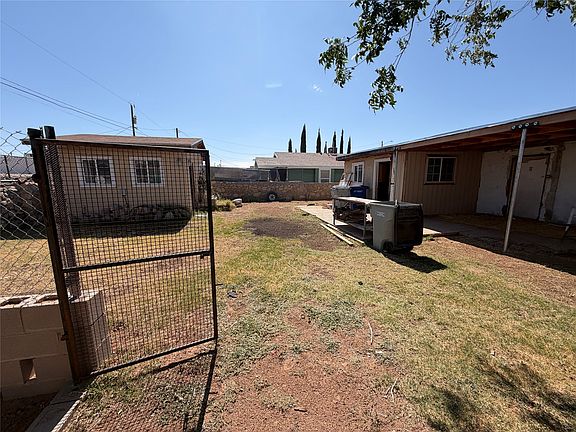 5th image of 5633 Manila Dr