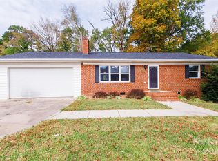 8724 Old Plank Rd, Charlotte, NC 28216