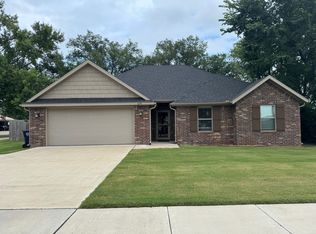 679 S Mock St, Prairie Grove, AR 72753
