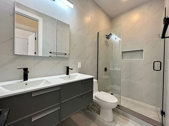 5th image of 174 Meserole St #2RR