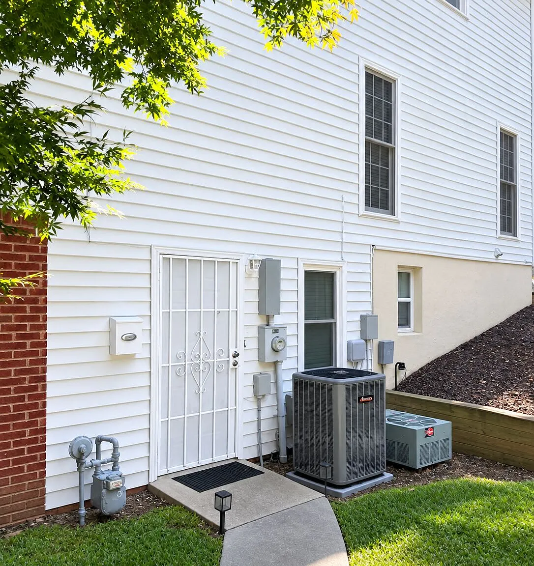 1 bed, 1.0 bath, 900 sqft, $1,100 — Photo 2