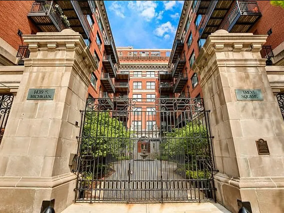 1439 S Michigan Ave #405
