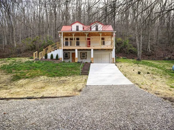 907 Thomas Hollow Rd, Tornado, WV 25202