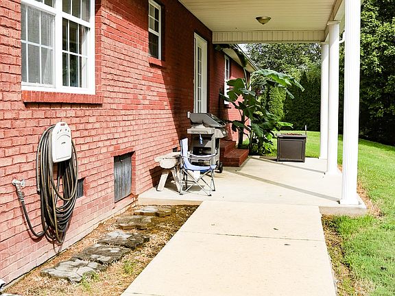 5th image of 4693 Shelbyville Rd