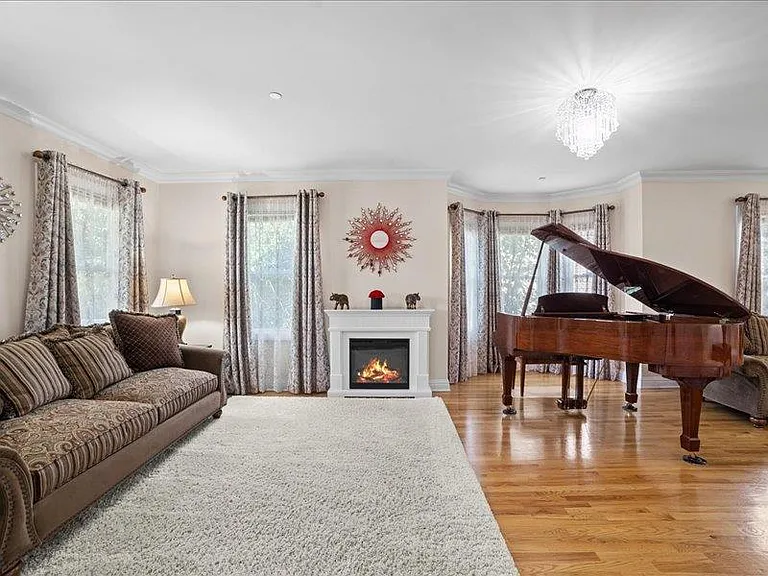 283 Harrison Ave — Photo 3