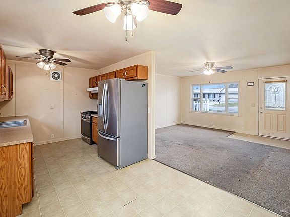 5th image of 19094 Oak St
