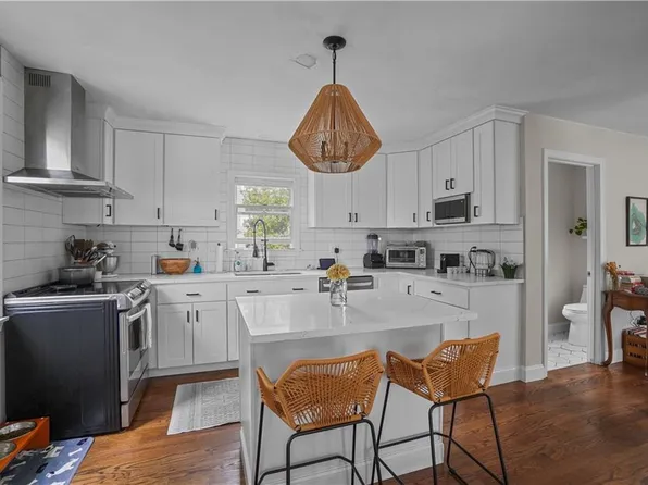 46 Islington Ave, Portsmouth, RI 02871
