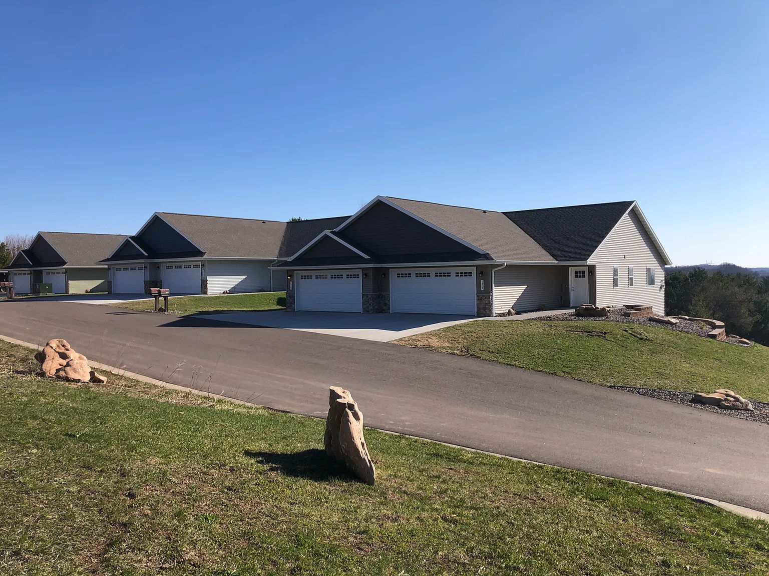 1533 Autumn Birch Trl — Photo 1