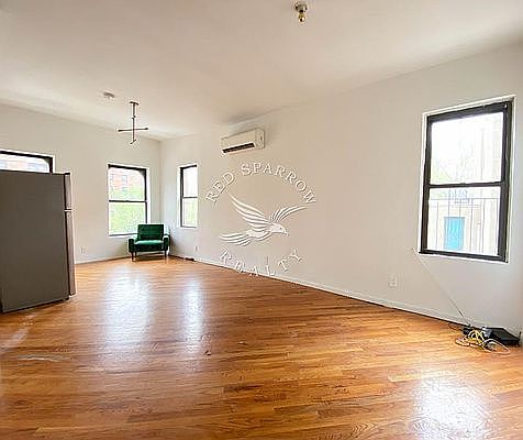 3rd image of 356 E 112th St APT 3R