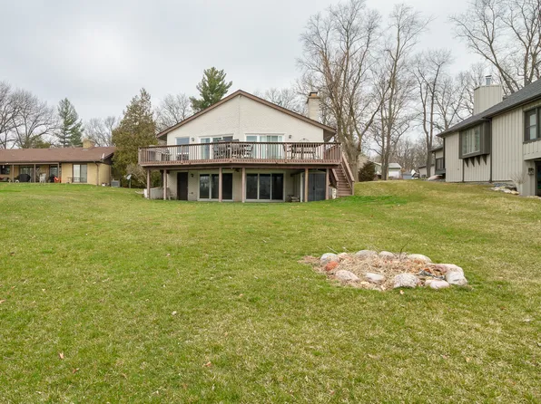 414 Holiday Dr, Somonauk, IL 60552