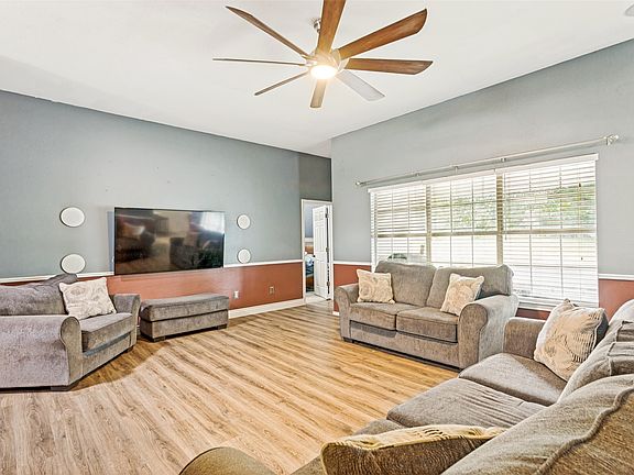 3rd image of 106 King Arthur Ct
