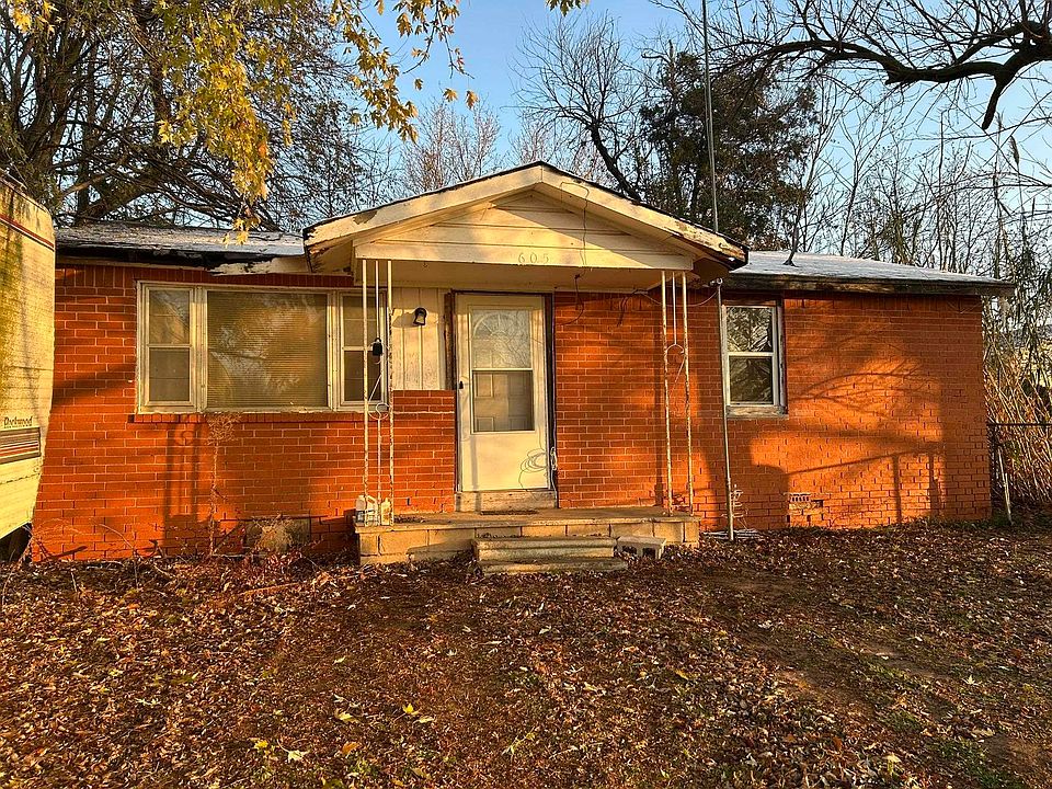 1st image of 605 W Kiowa Ave