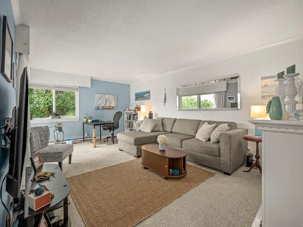 615 Alder St #206, Campbell River, BC V9W 2P3