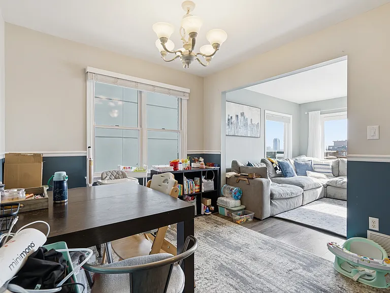 131 Meridan St #1 — Photo 8