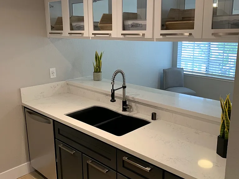 642 W. Maple Ave. Apts. — Photo 6