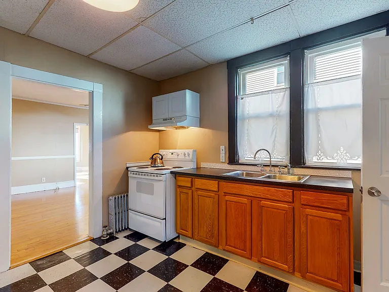 40 Park St #1 — Photo 4