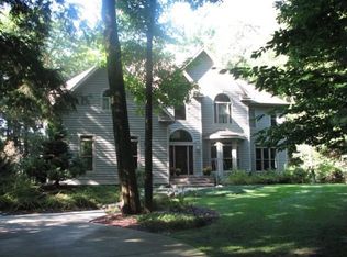 19319 Rosemary Rd, Spring Lake, MI 49456