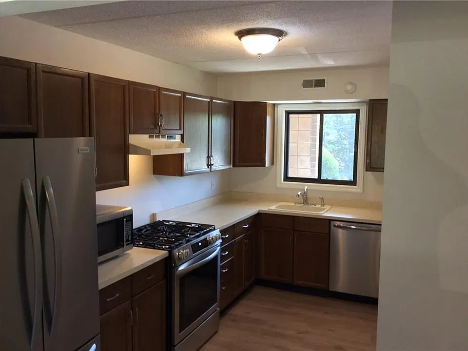 650 E Greenwich Ave #7-211
