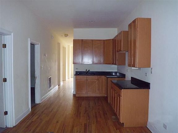 4th image of 1522 N Talman Ave #1